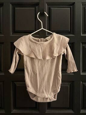 Infant 6-12m Kate Quinn big collar ribbed mauve onesie